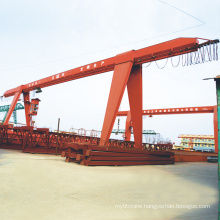 Long span portal gantry shipyard cranes with rigid outrigger